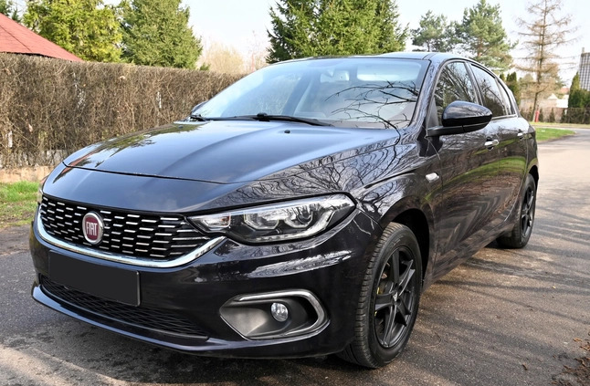 Fiat Tipo cena 44900 przebieg: 100000, rok produkcji 2016 z Warszawa małe 529